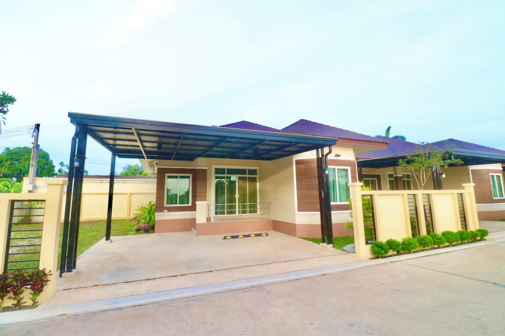 Rakraekpobresortsattahip