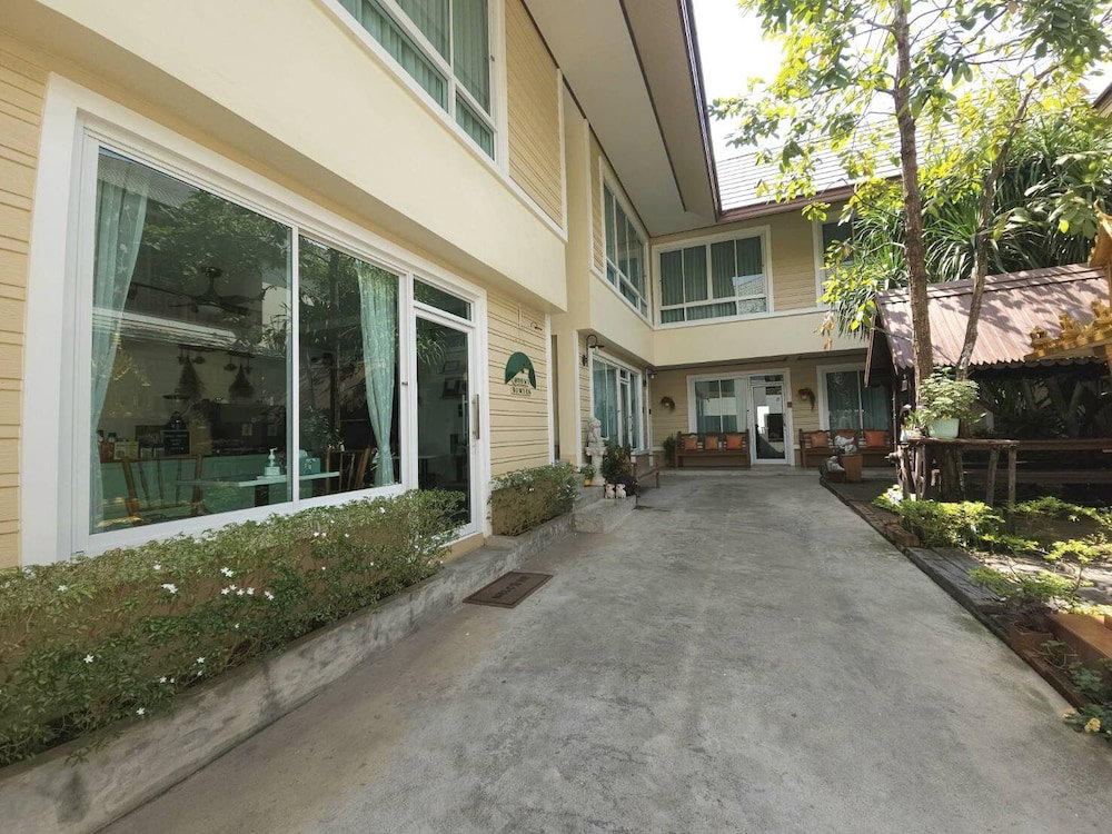 Hotel Romyen Cafe Homestay
