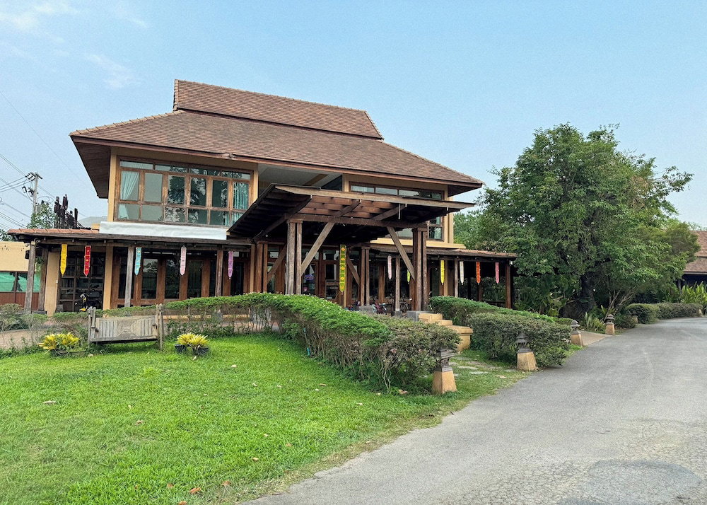 Hotel Karina Resort Chiang Mai