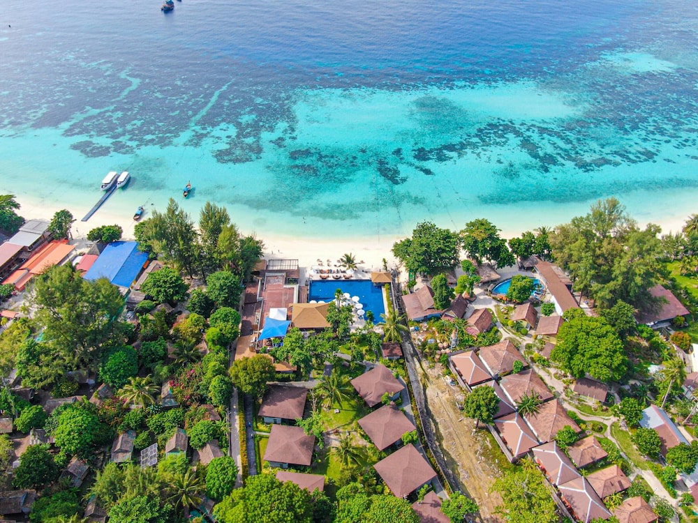 Hotel Akira Lipe Resort