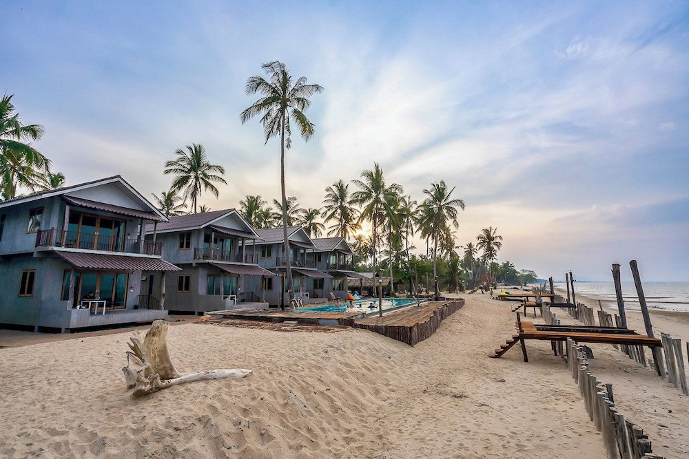 Hotel Laemsui Beach