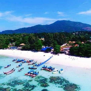 Hotel Charming Lipe Beach Resort cazare Wiang Sa