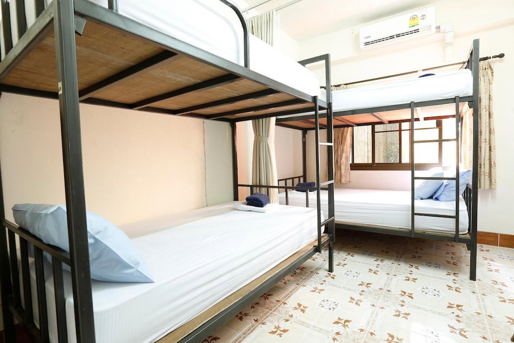 Baan Kamala Backpacker