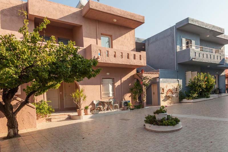 dal travel Evina Rooms & Suites