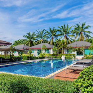 Hotel The Neenlawat Riverside Resort & Spa cazare Tha Kham