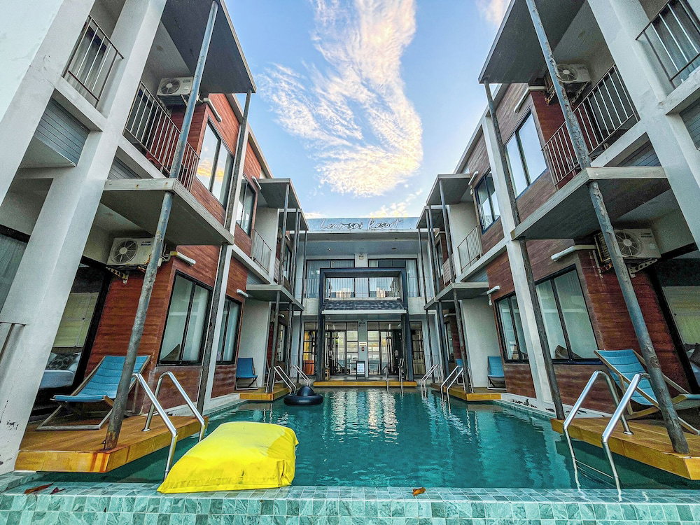 Hotel Leamsai Beach Resort