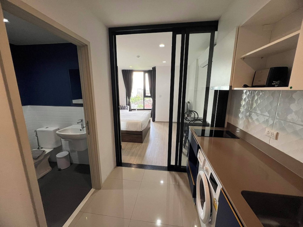 Hotel The Base Central-Phuket