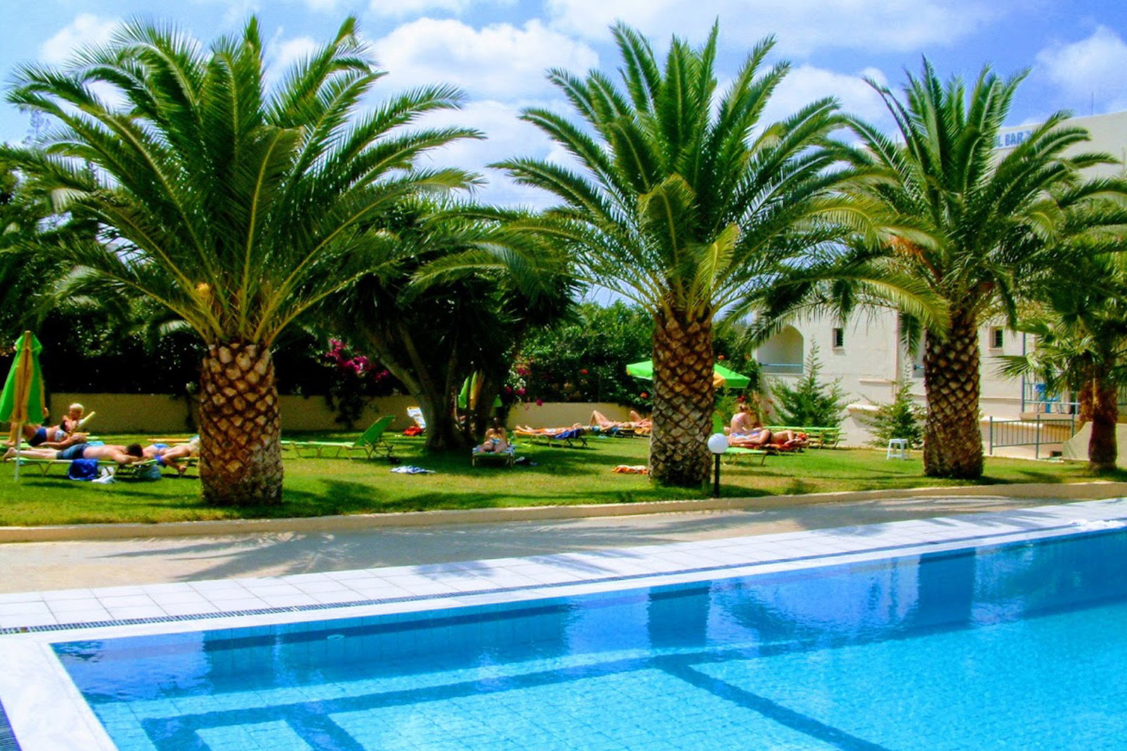 dal travel Theoni Apartment