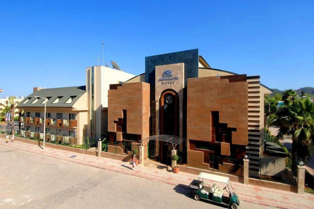 Hotel Ambassador Plaza