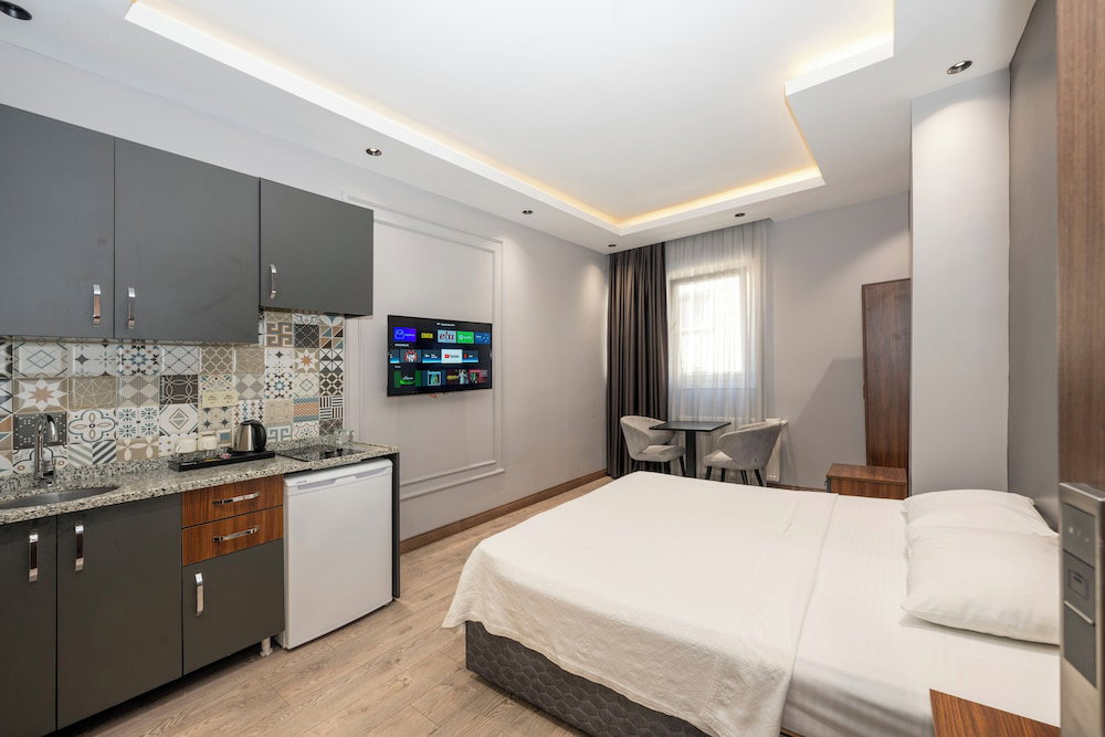 Hotel Comfort Suites Hotel