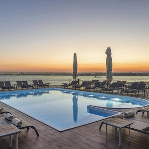 Hotel Doubletree By Hilton Istanbul Moda cazare Evrese