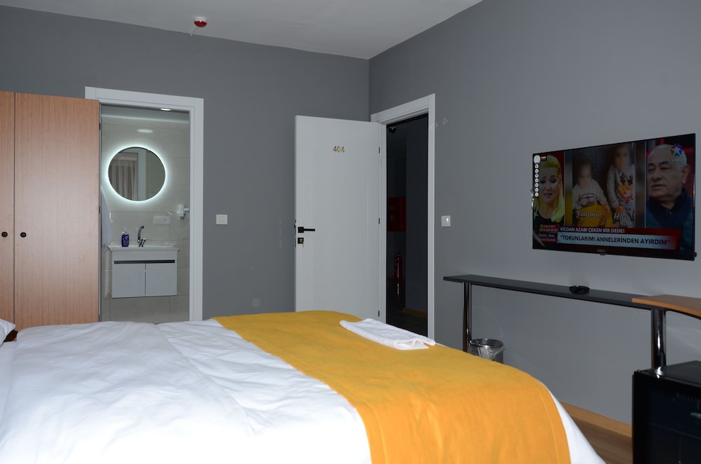 Hotel By Karam Otel