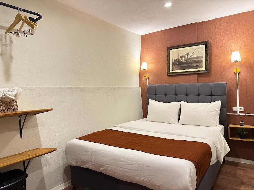 Hotel Perahomes De