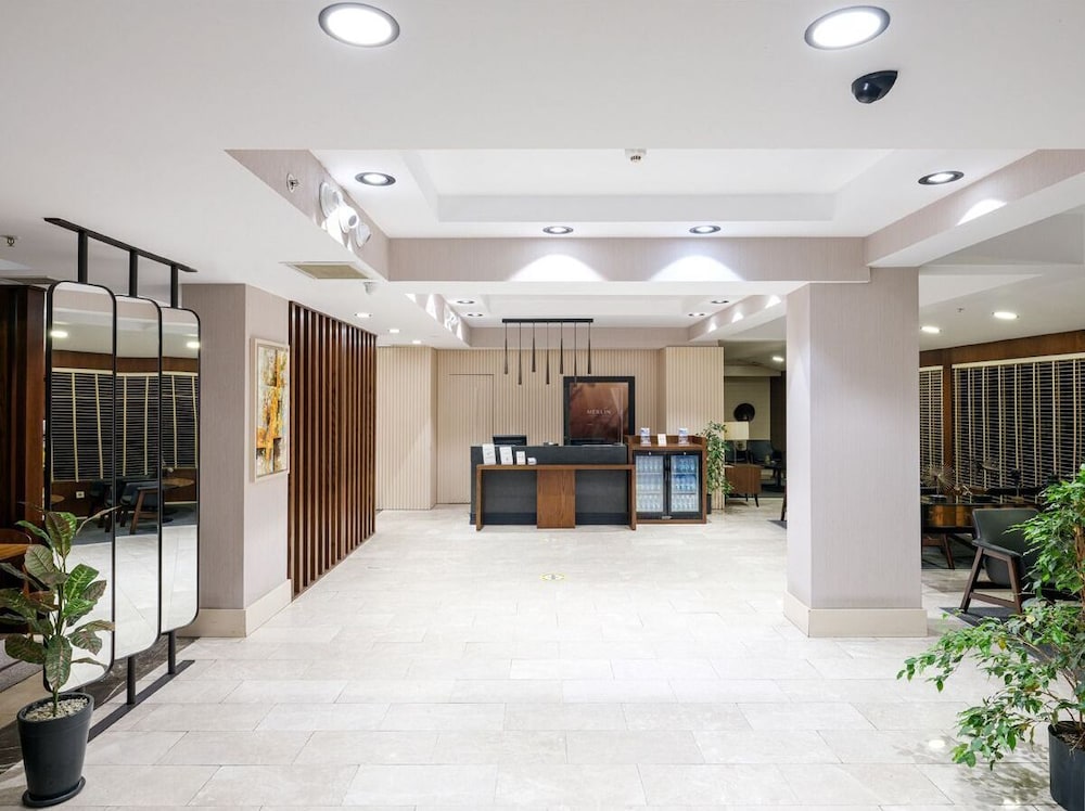 Hotel Tri̇p By Merli̇n