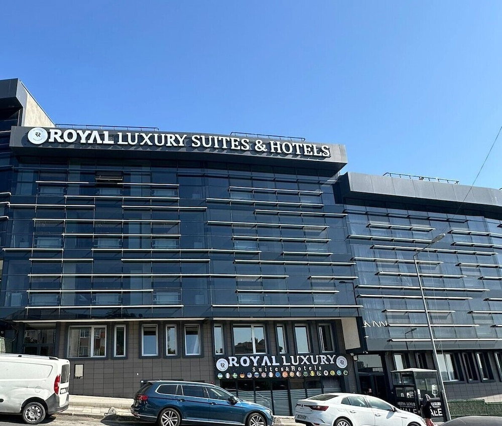 Hotel The Royal Luxury Hotel