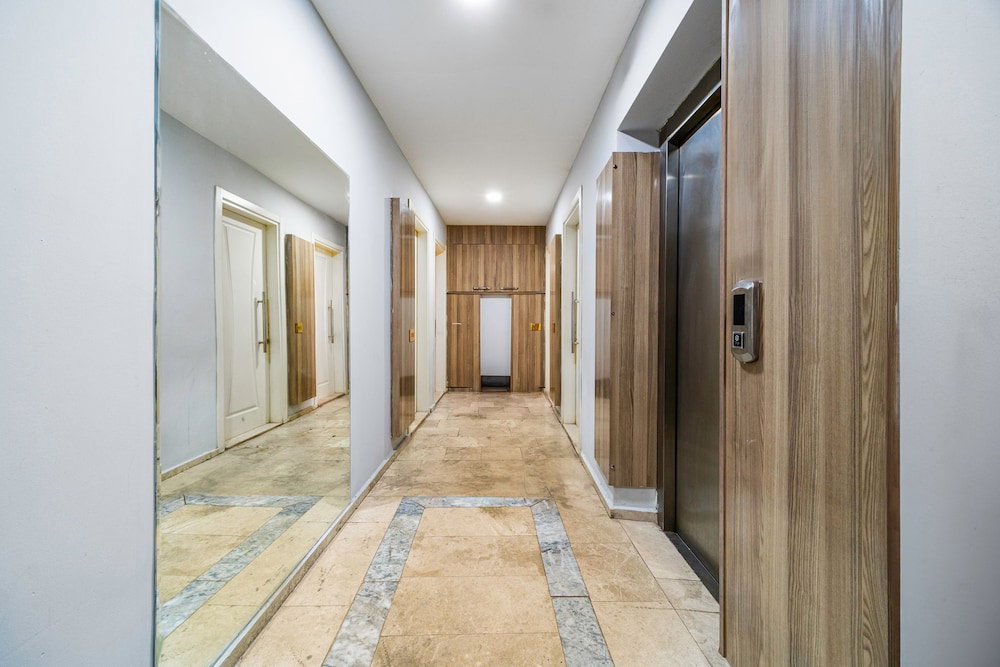 Hotel Silver Suit