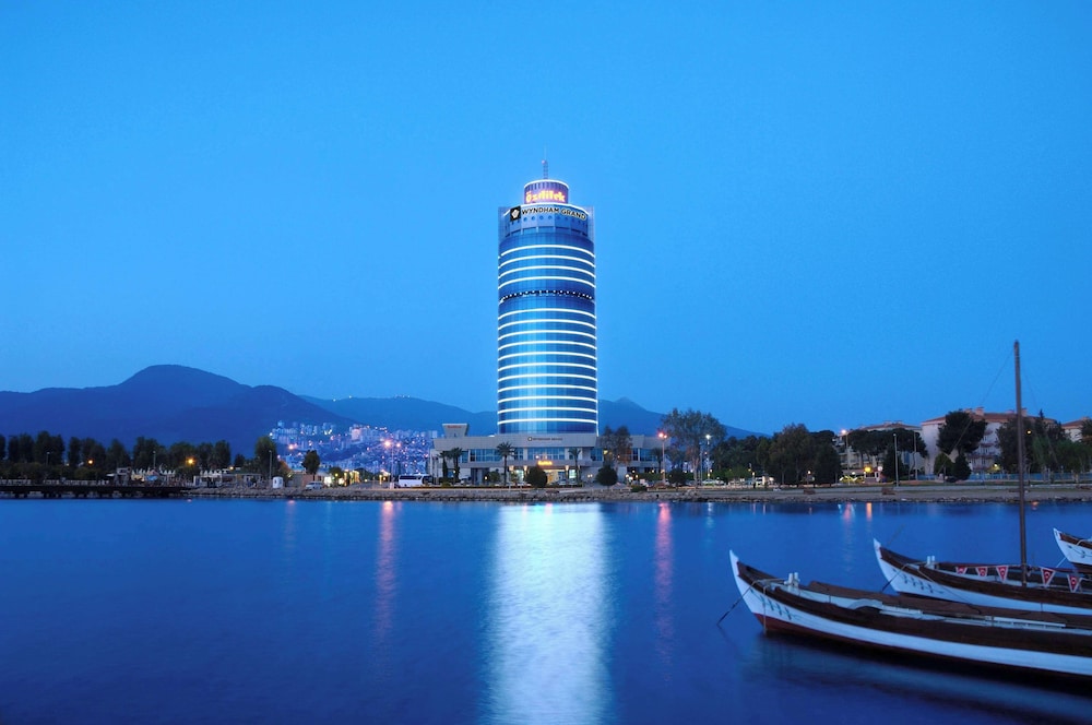Hotel Wyndham Grand Izmir Ozdilek Thermal & Spa