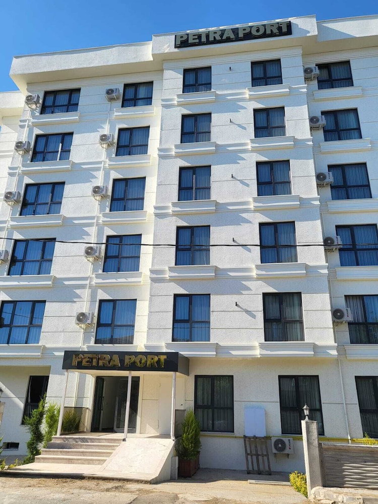 Hotel Petra Port