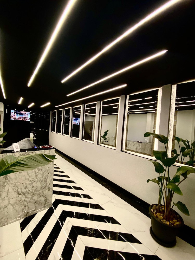 Zebra Otel Buca