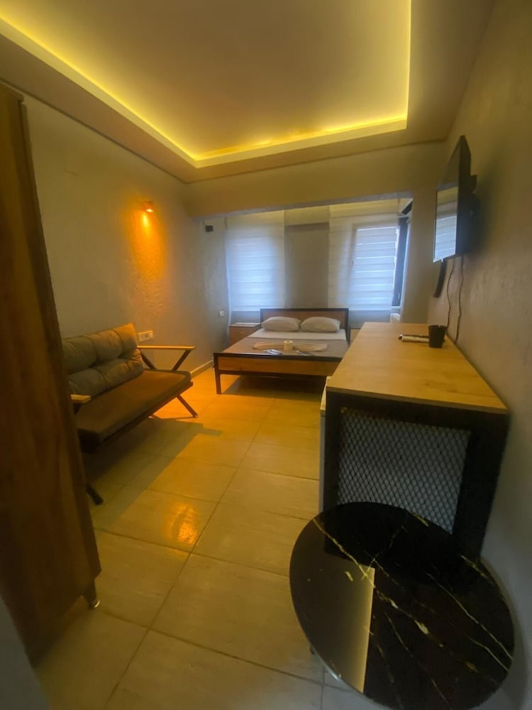 Hotel Safi̇r House