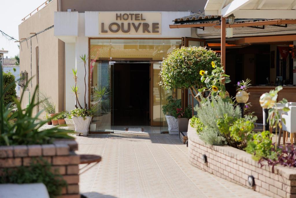 Louvre Hotel