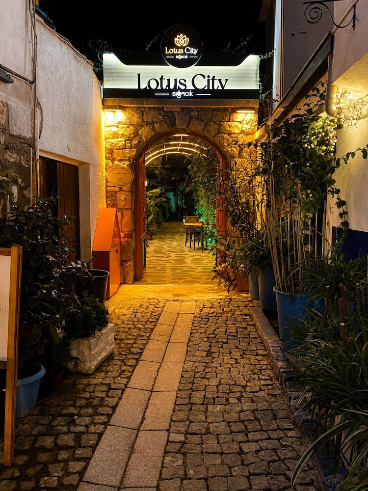 Hotel Lotus City Siğacık Boutique Otel