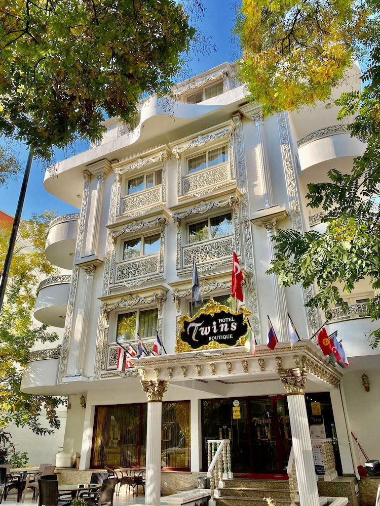 Hotel Twins Hotel