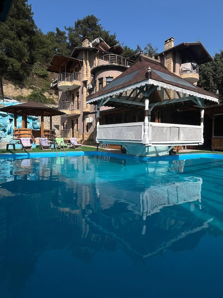 Hotel Grand Ahtamar