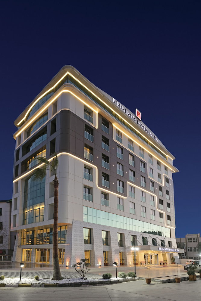 Hotel B Business Hotel & Spa