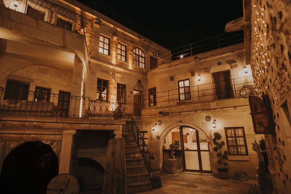 Hotel Eagle Cave Inn