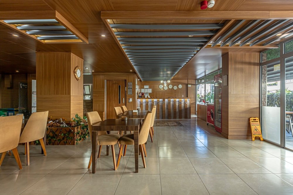 Seven City Hotel