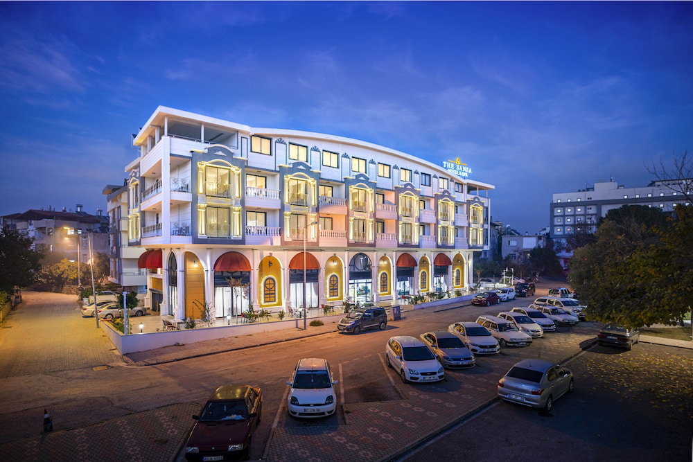 Hotel The Sansa Hotel & Spa