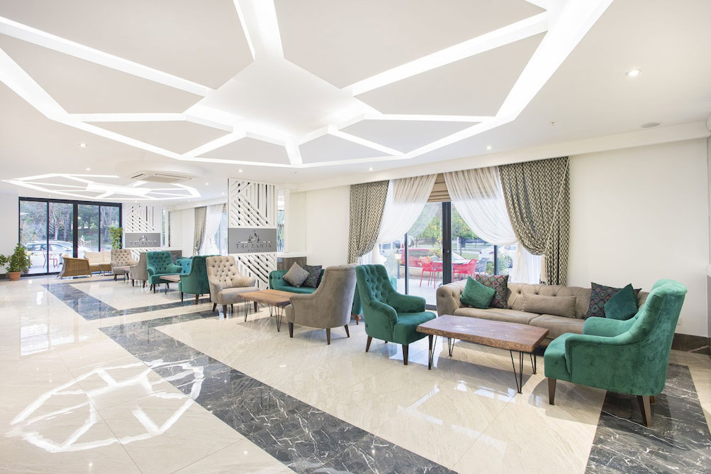 The Sansa Hotel & Spa