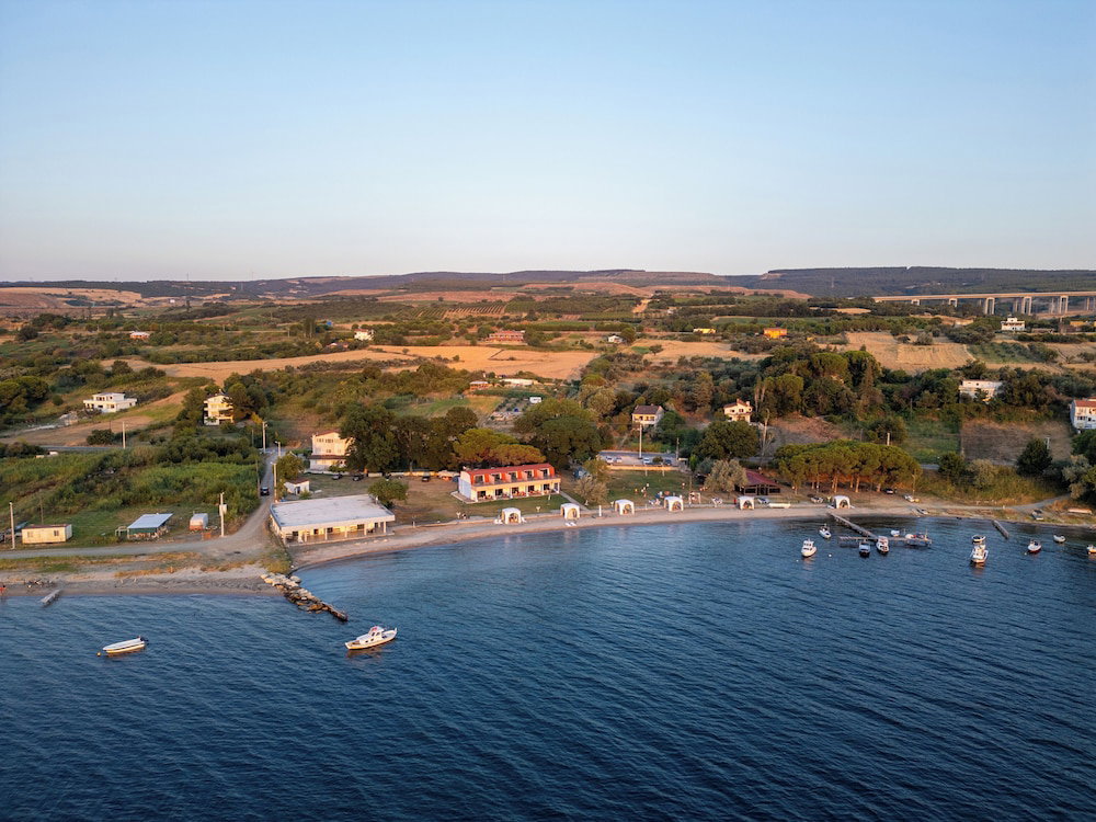 Hotel Astroi̇a Otel & Bi̇li̇m Kampi