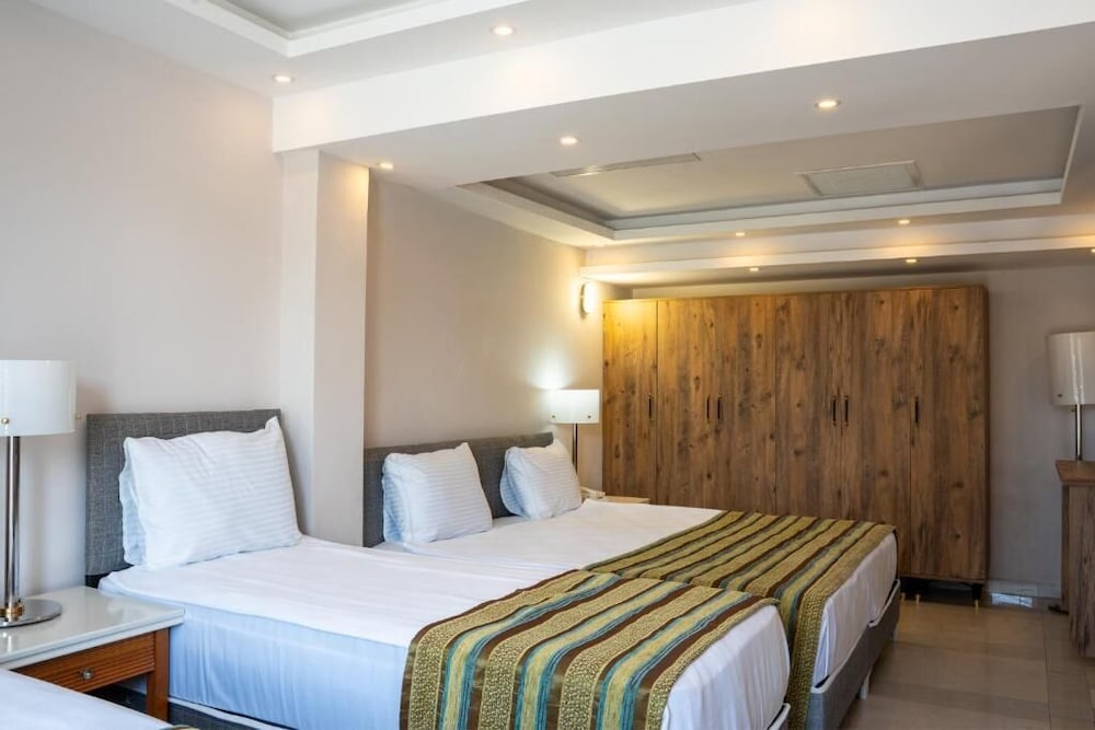 Velaris Boutique Hotel