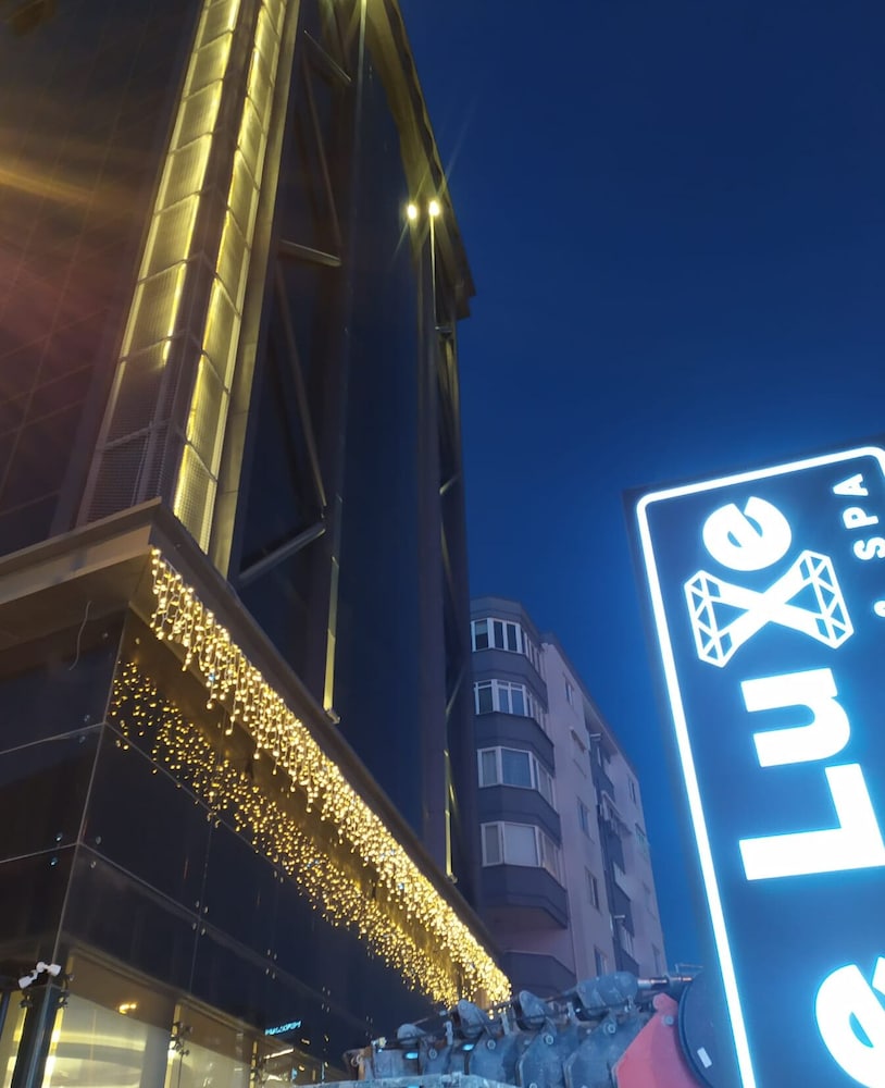 Hotel Le Luxe Suites Hotel & Spa