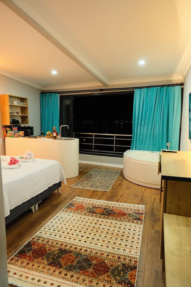 Hotel Fethi̇ye Old Town Sui̇tes