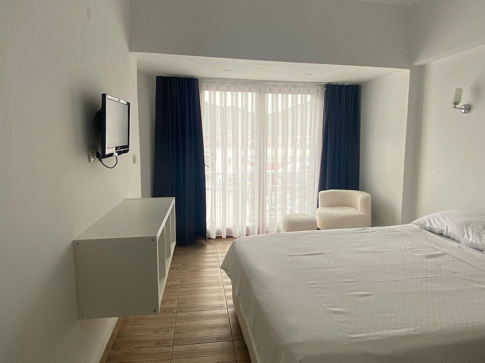 Hotel Bouvardia Inn
