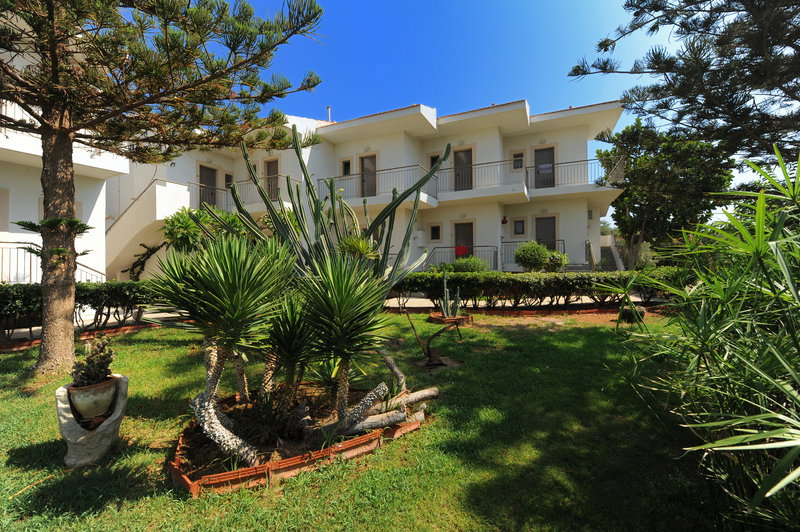 dal travel Oasis Beach Hotel