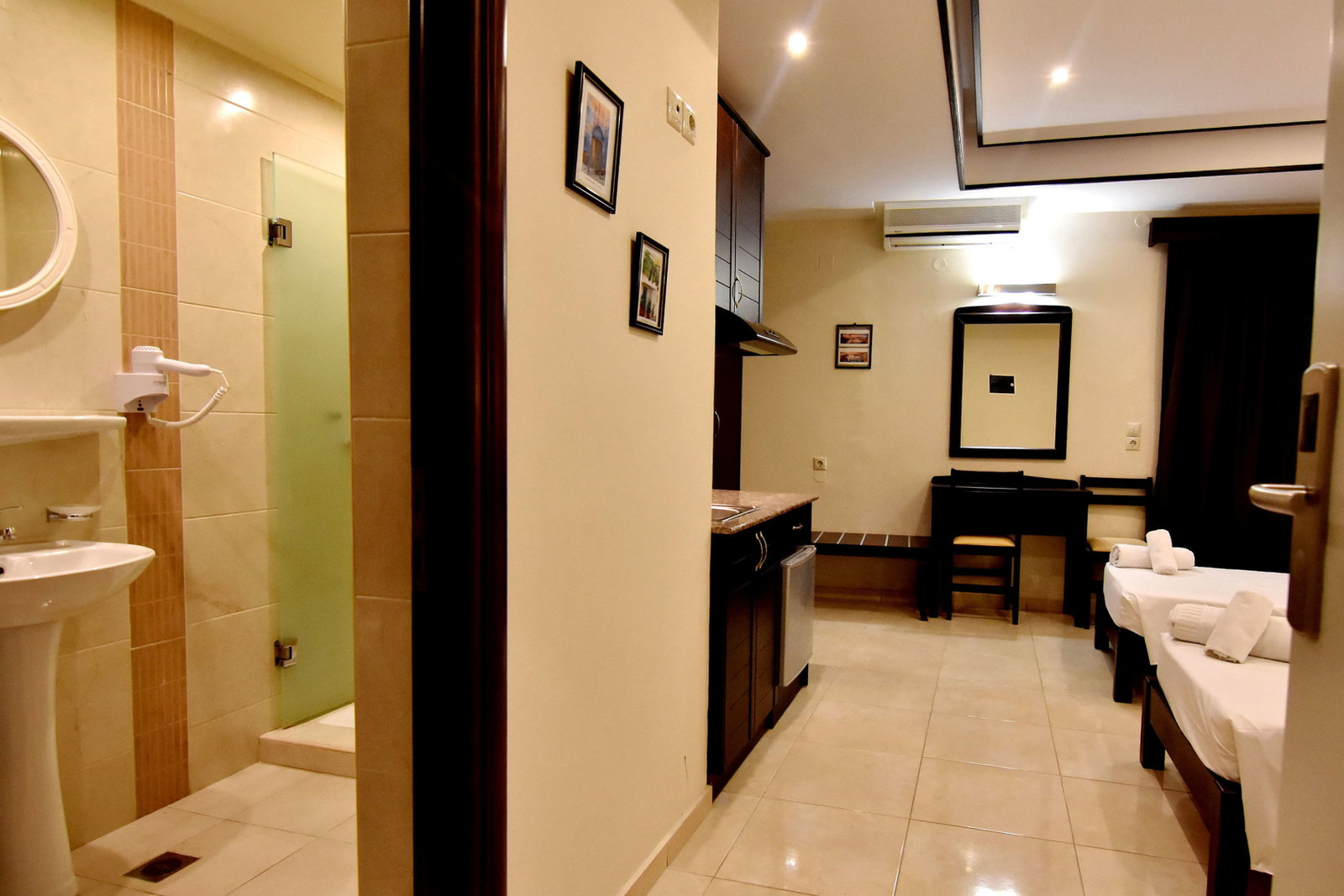 dal travel 24 Seven Boutique Hotel