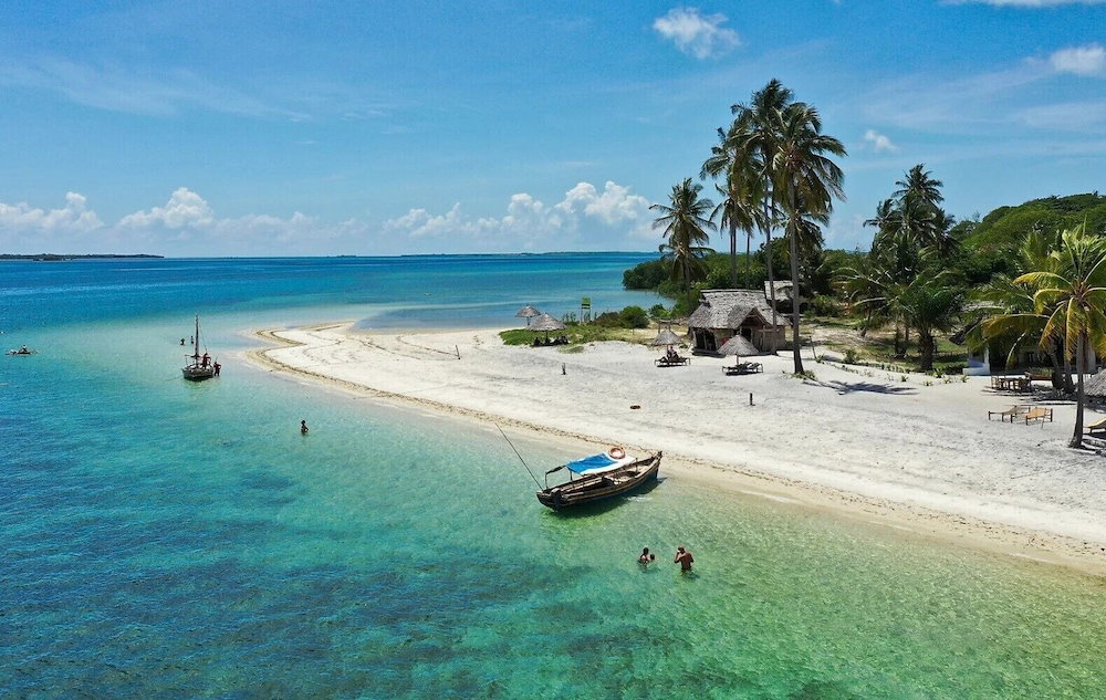 Hotel Basecamp Mafía Island