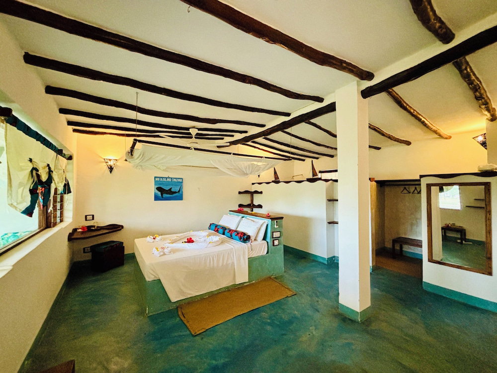 Basecamp Mafía Island