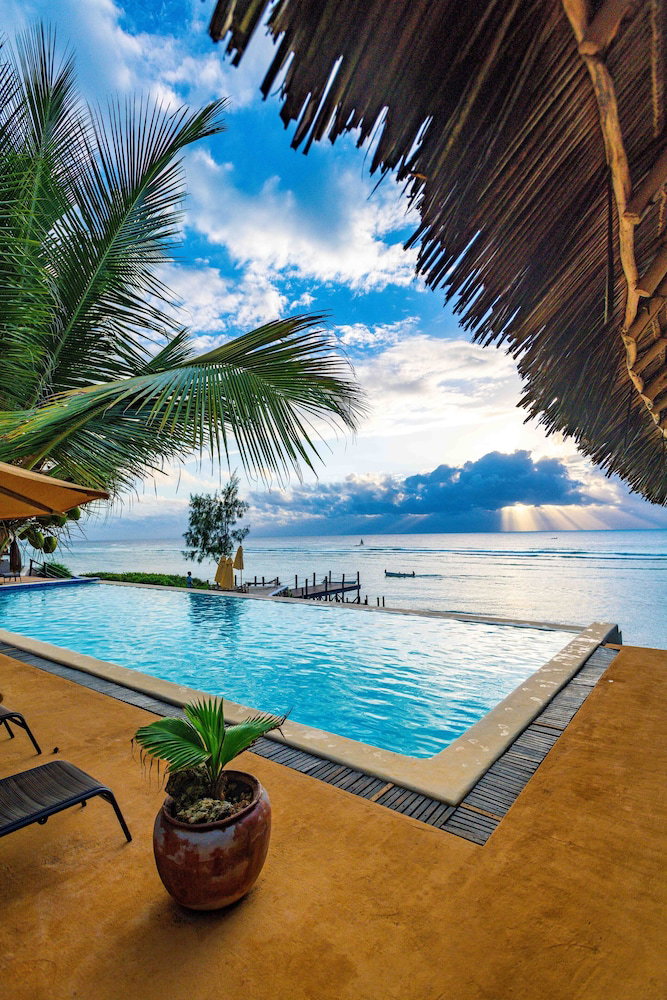 Hotel Sunshine Marine Lodge
