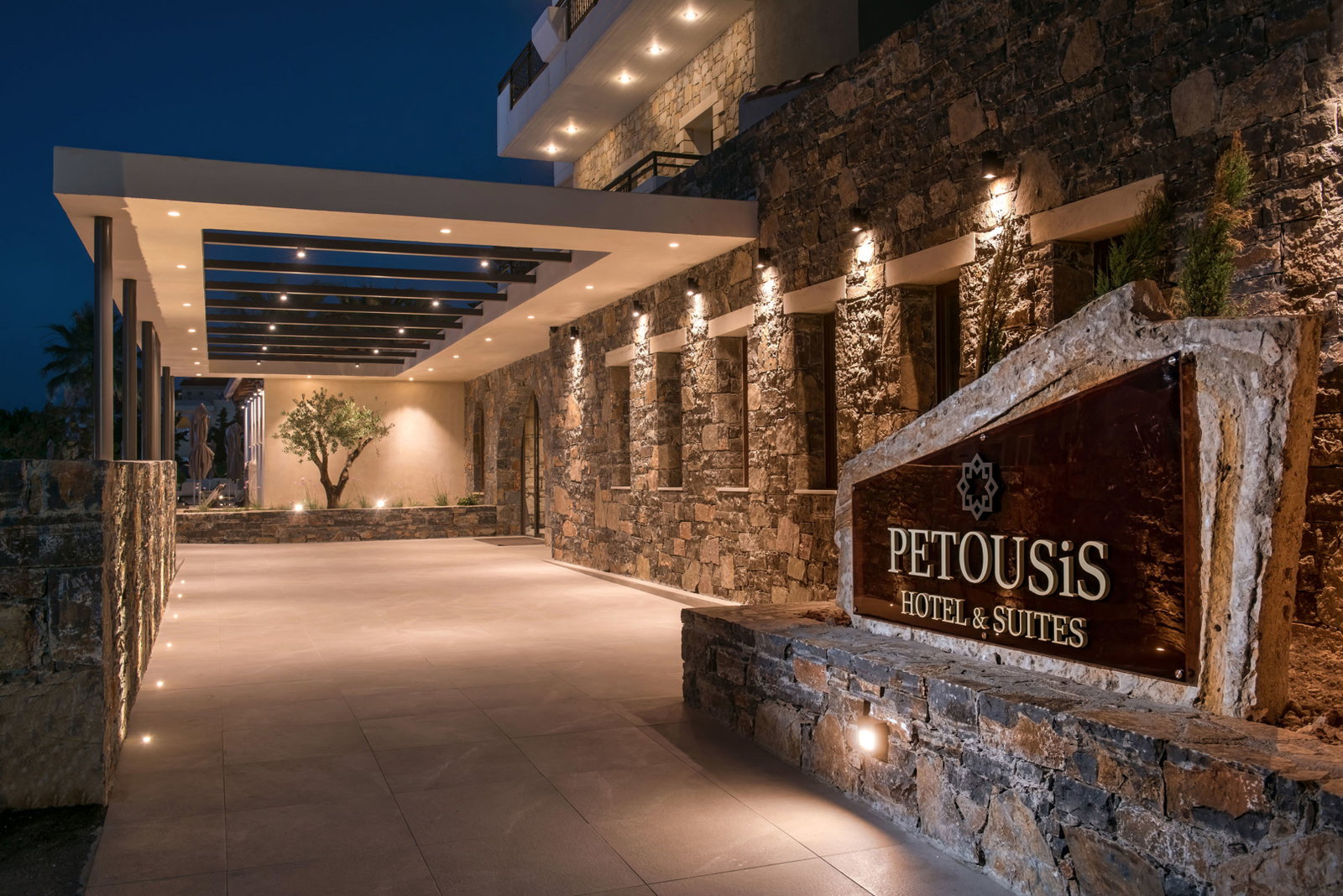 dal travel Petousis Hotel & Suites