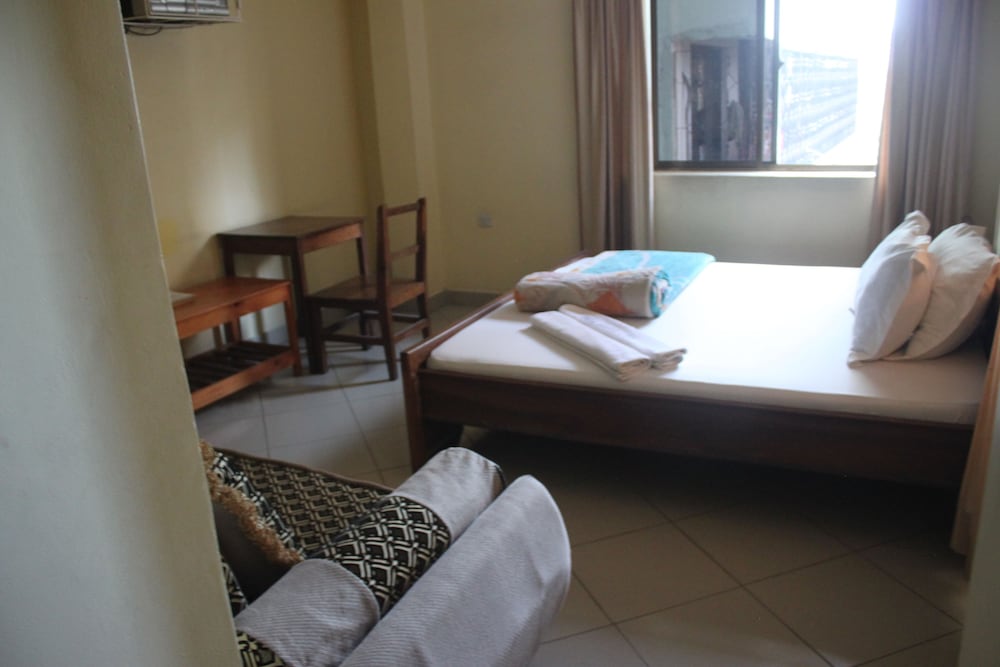 Ideal Hotel