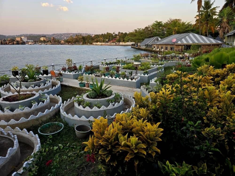 Hotel Rusty Rock Beach Resort & Spa