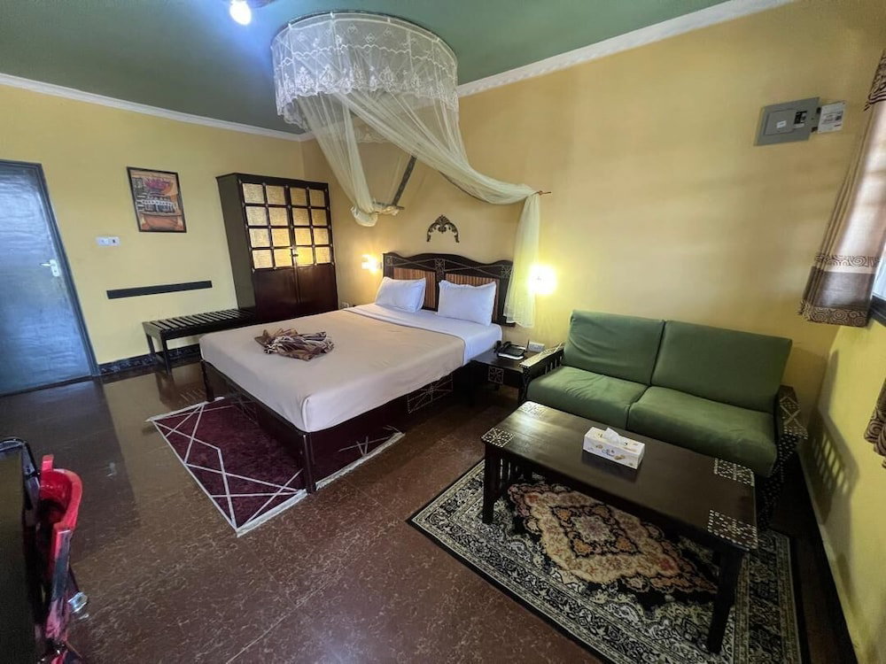 Rusty Rock Beach Resort & Spa