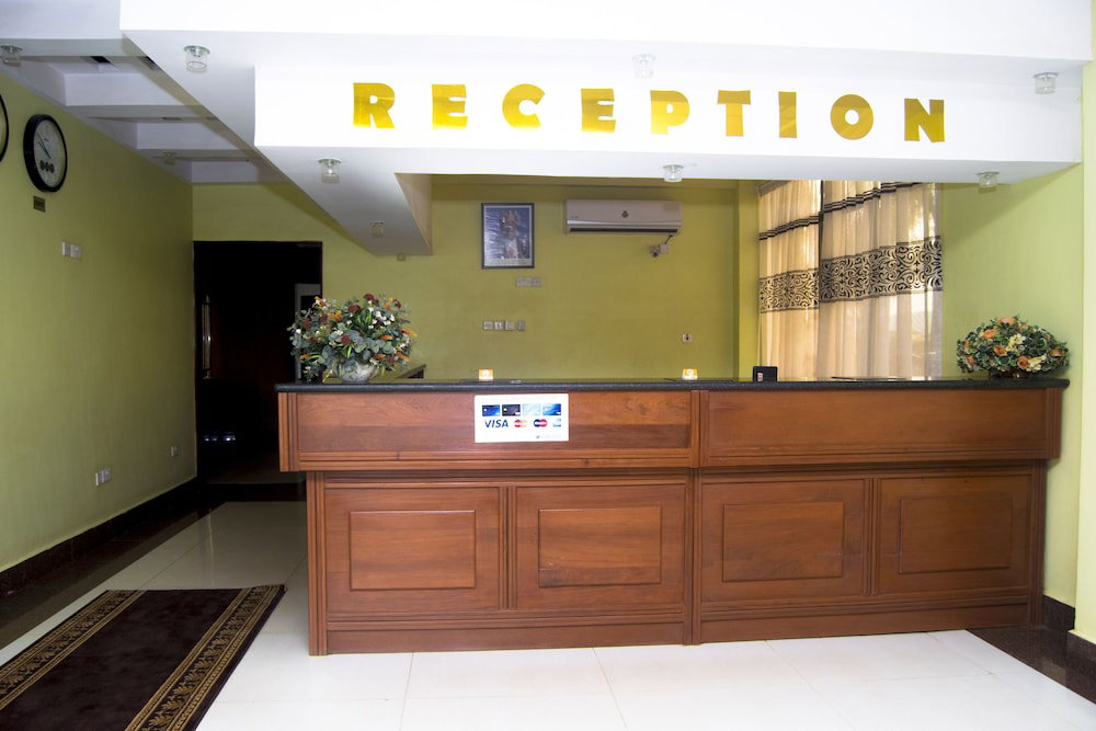 Flomi Hotel