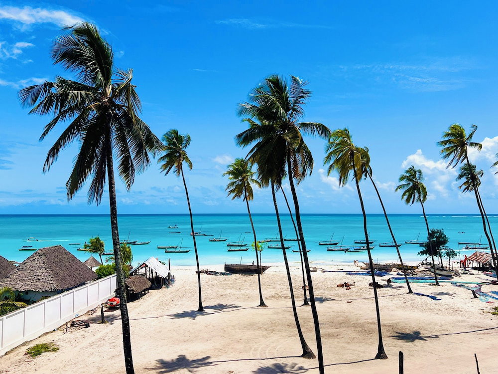 Hotel Nungwi Beach Front