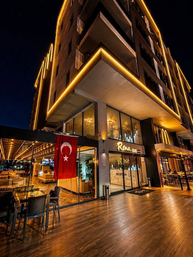 Hotel Rena Grand Residence & Suite